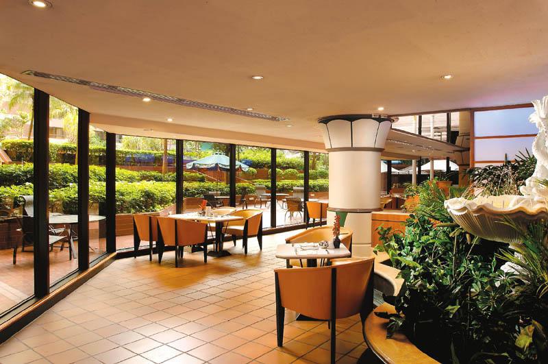 Renaissance Kowloon Hotel Hong Kong Exterior photo