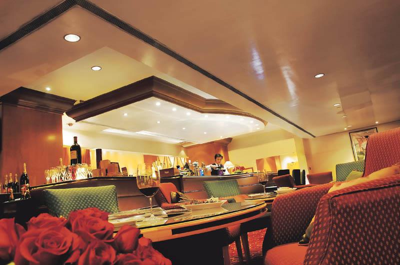 Renaissance Kowloon Hotel Hong Kong Restaurant photo