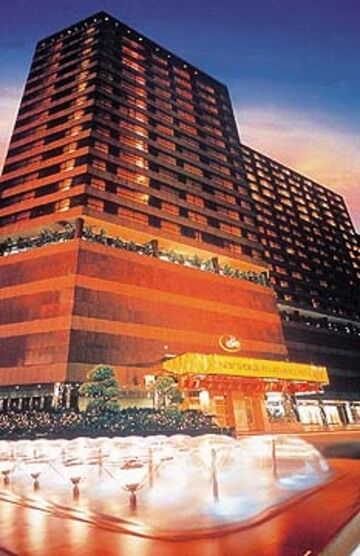 Renaissance Kowloon Hotel Hong Kong Exterior photo